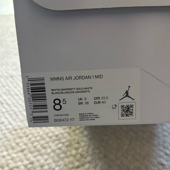Women’s Air Jordan multi sizes (only size 8 left) - Picture 2 of 5